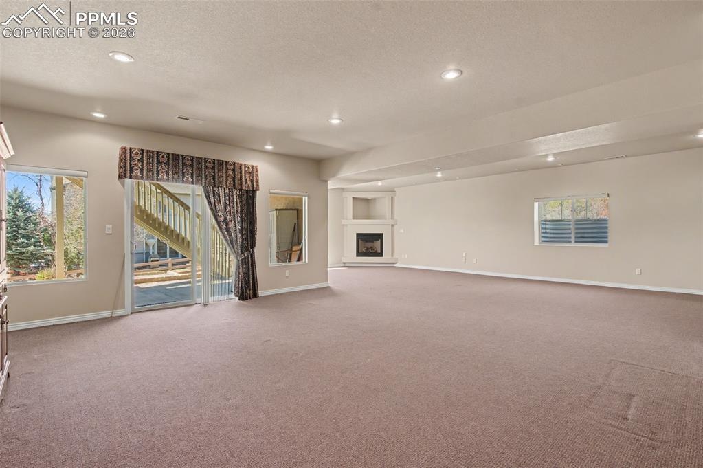 Image 37 of 50: Living Room