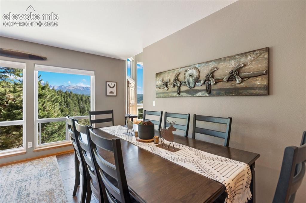 Image 19 of 50: Dining Area