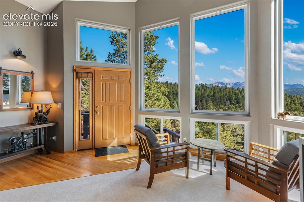 Image 8 of 50: Living Room