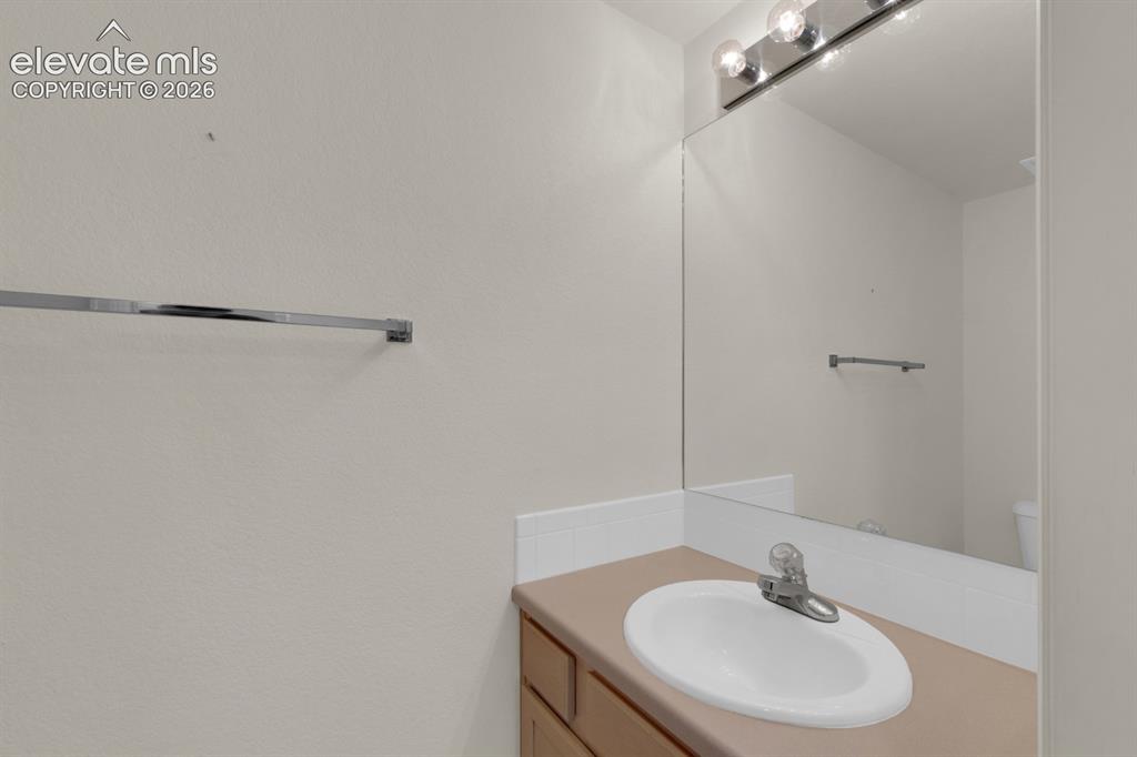 Image 10 of 30: Bathroom main level