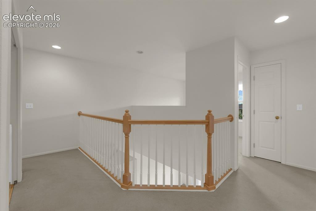 Image 11 of 30: Upstairs hallway