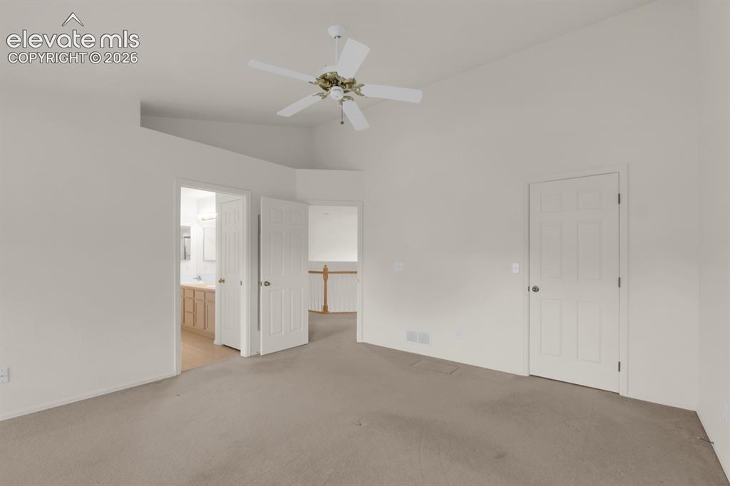 Image 14 of 30: primary bedroom