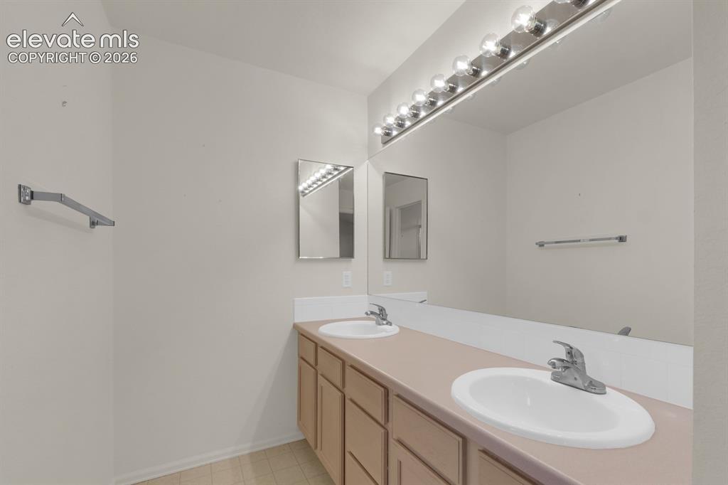 Image 15 of 30: Primary bathroom