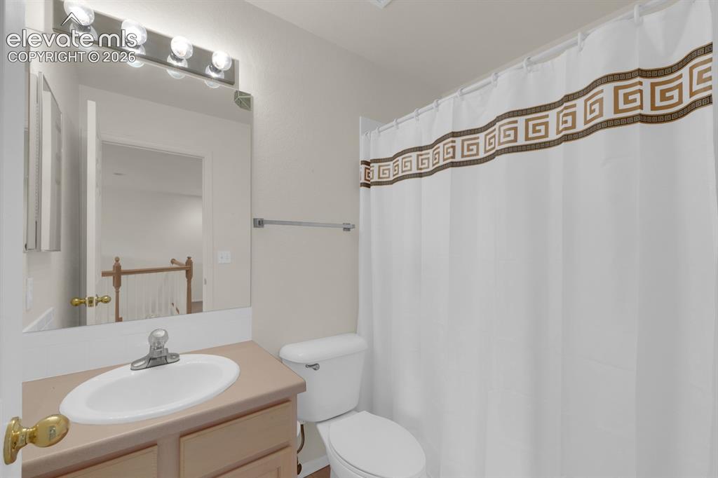 Image 19 of 30: Full Upper Hall Bathroom