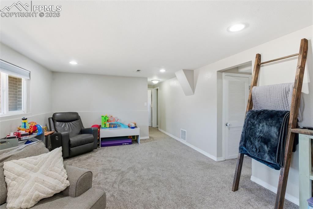 Image 27 of 50: Family Room