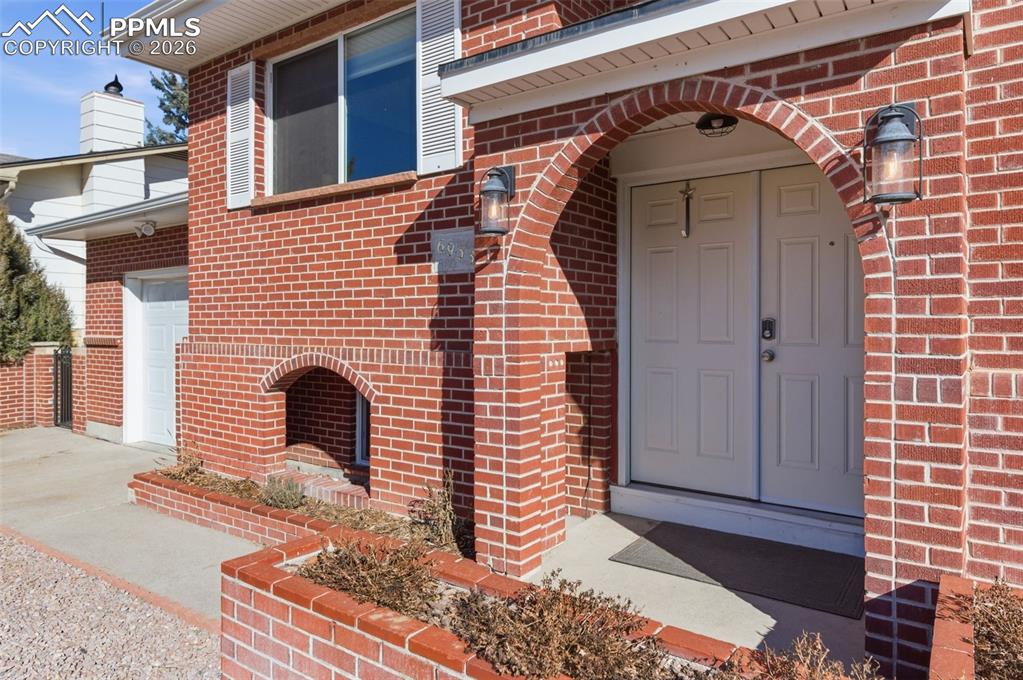 Image 4 of 50: Front Porch