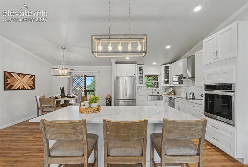 Image 16 of 50: Kitchen