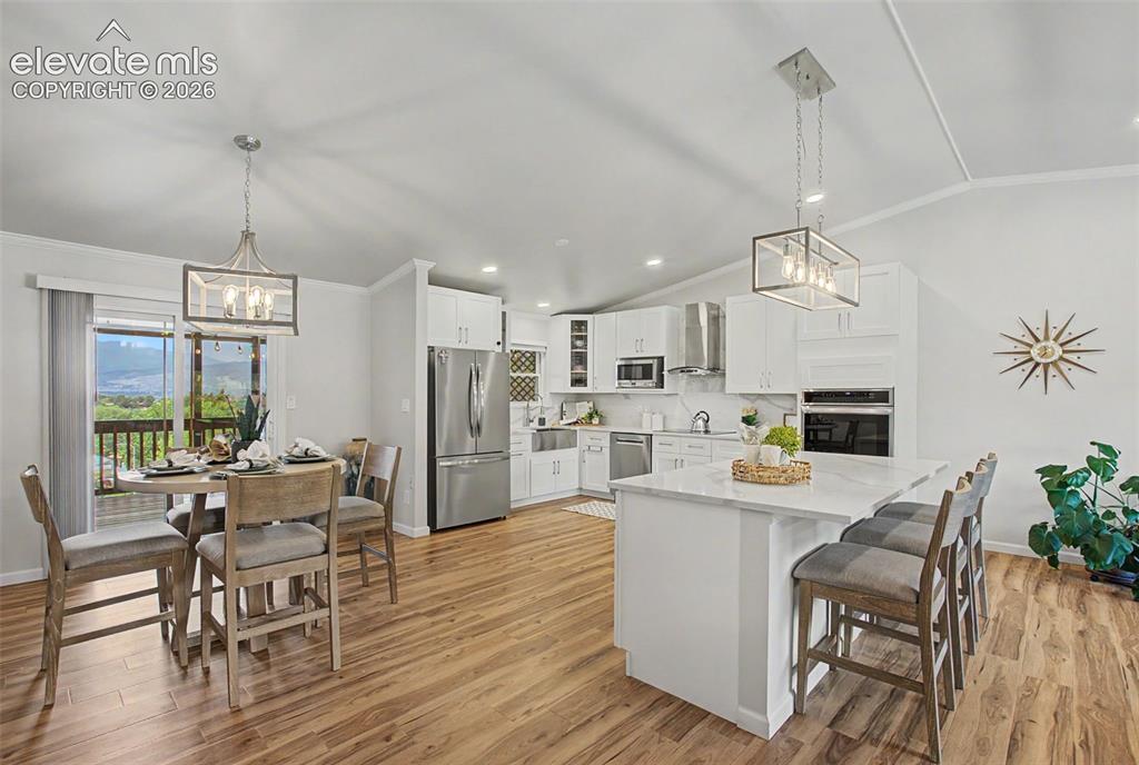 Image 18 of 50: Kitchen