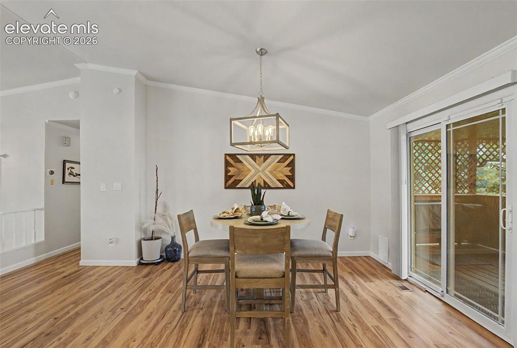 Image 19 of 50: Dining Area