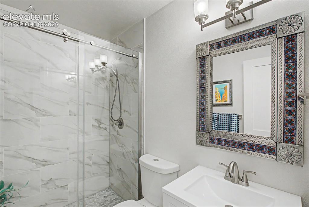 Image 34 of 50: Bathroom