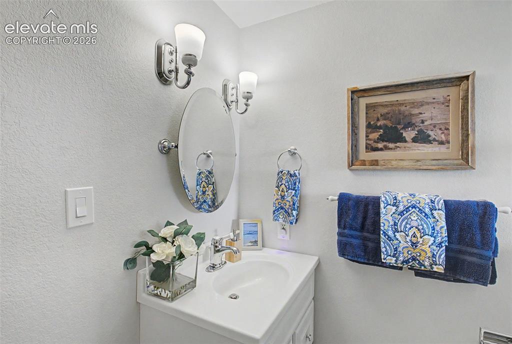 Image 42 of 50: Bathroom