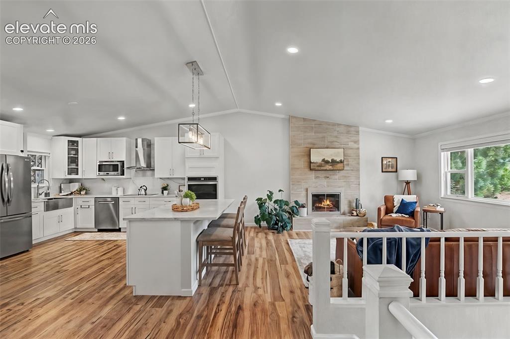 Image 6 of 50: Great Room