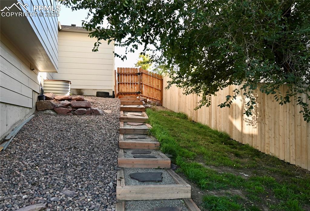 Image 36 of 37: Side yard