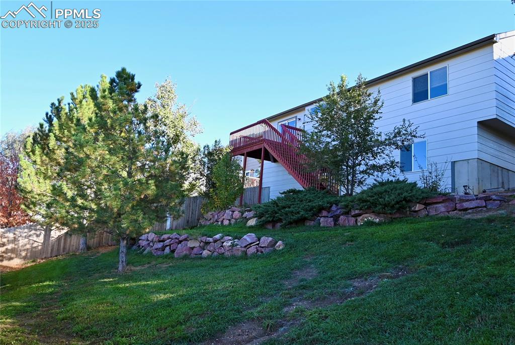 Image 4 of 37: View of yard