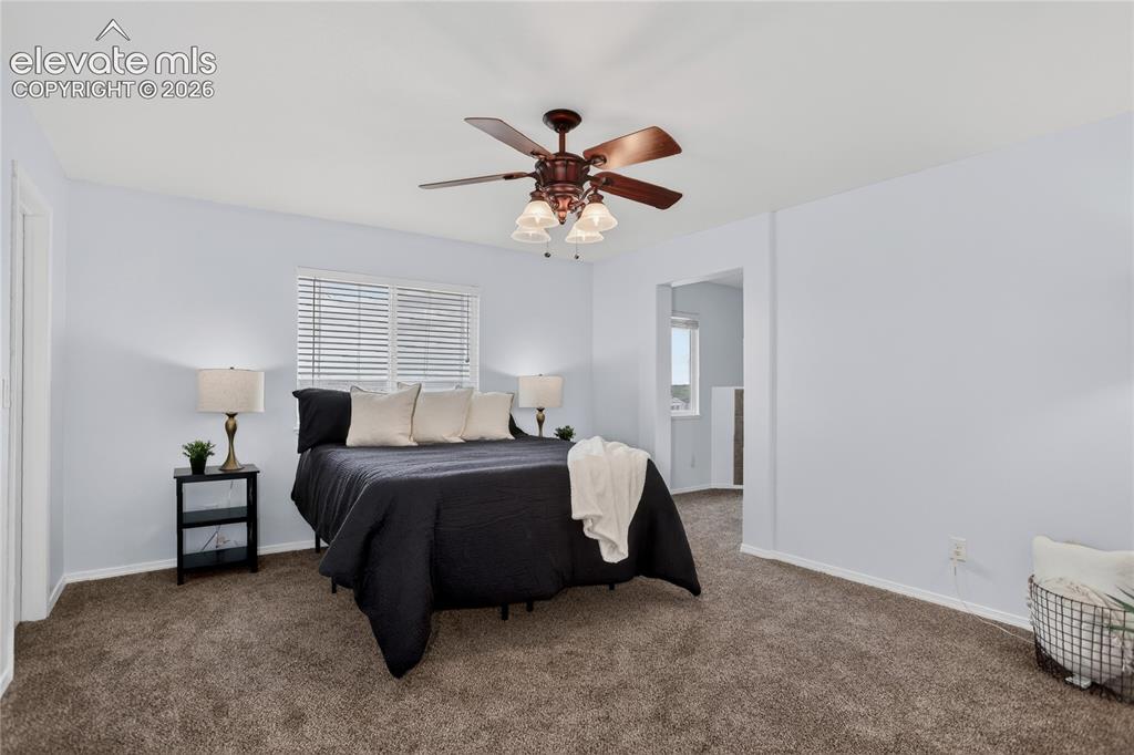 Image 10 of 24: Primary suite - upper level