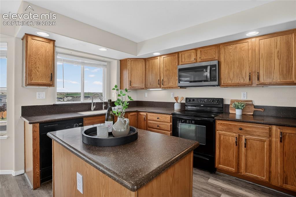Image 4 of 24: Island & brand new microwave