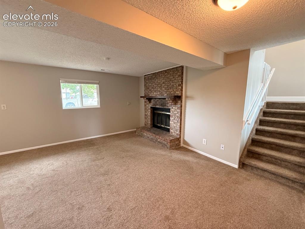 Image 18 of 33: Family Room