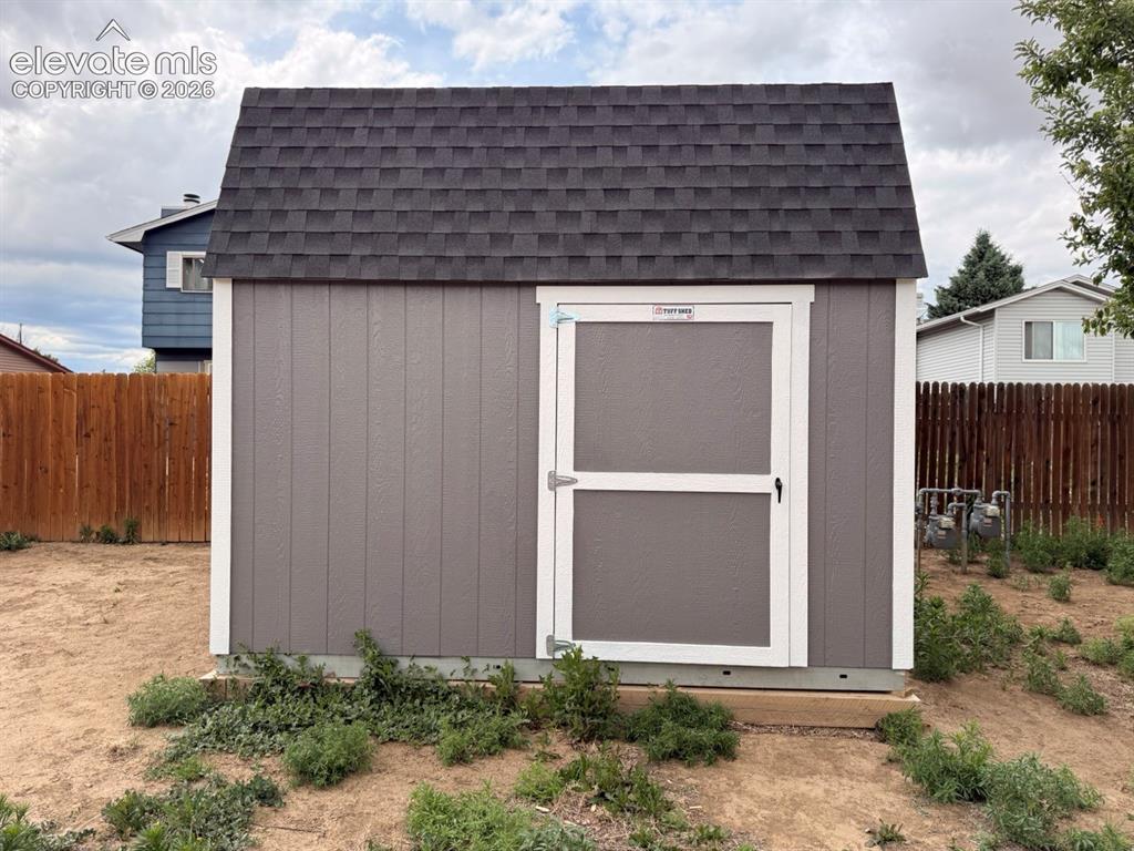 Image 31 of 33: Tuff Shed