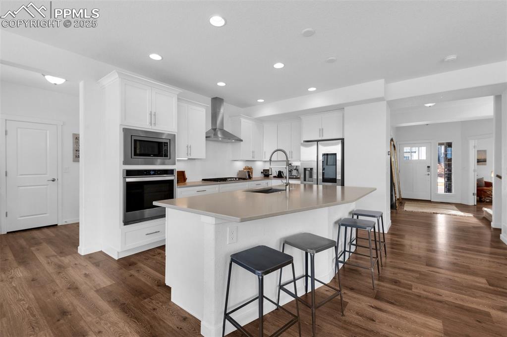 Image 8 of 50: Kitchen