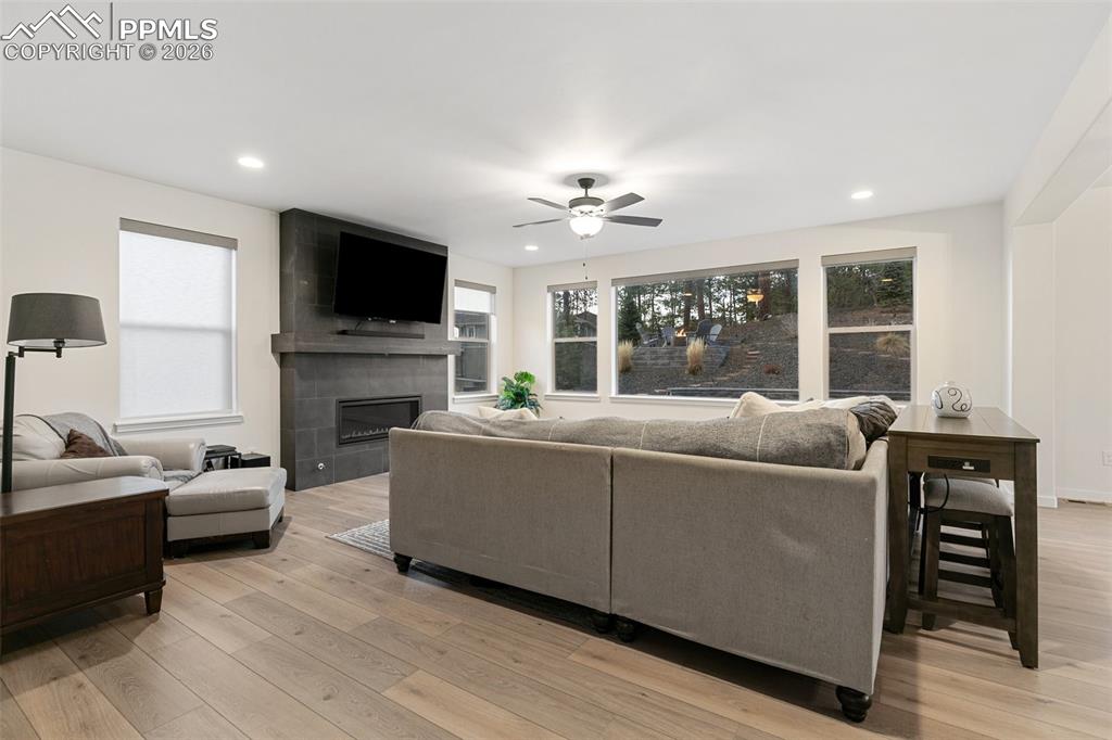 Image 10 of 50: Living Room