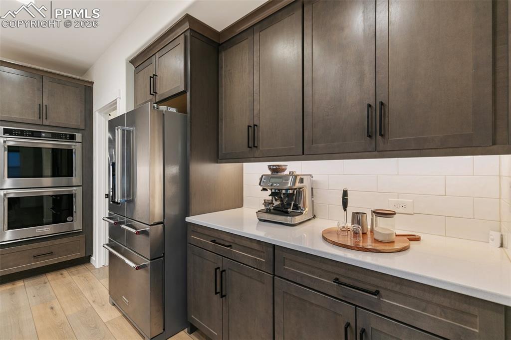 Image 20 of 50: Kitchen