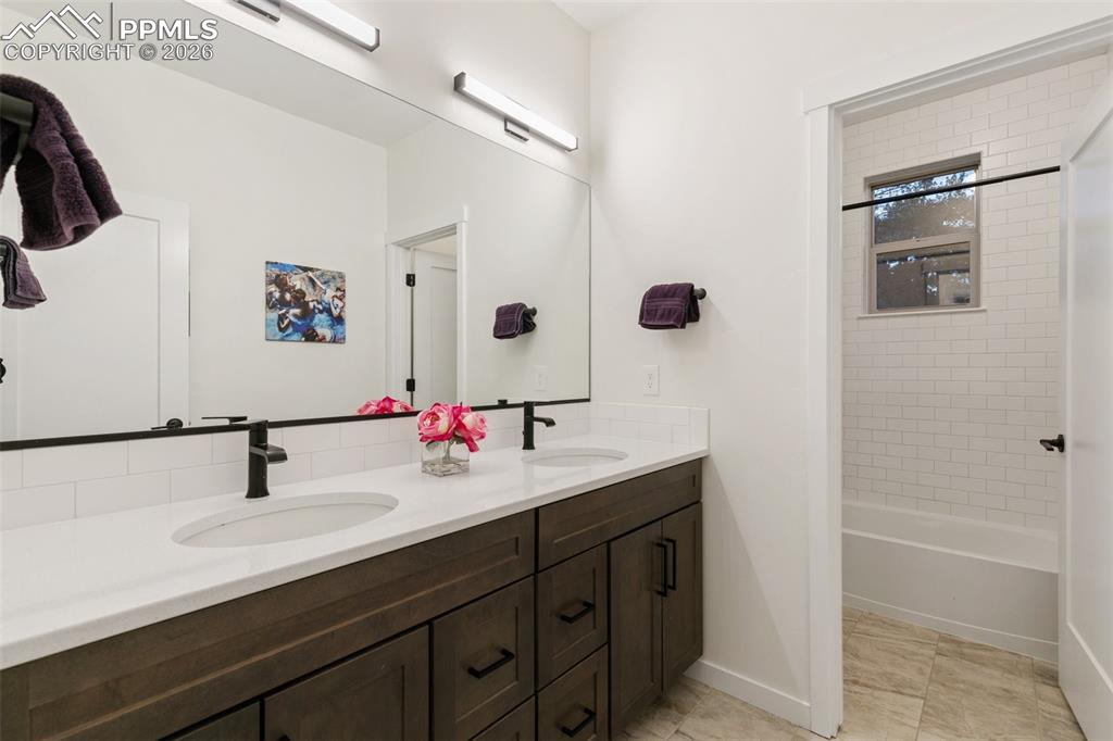 Image 34 of 50: Upper level