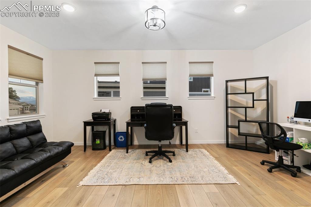 Image 9 of 50: Office