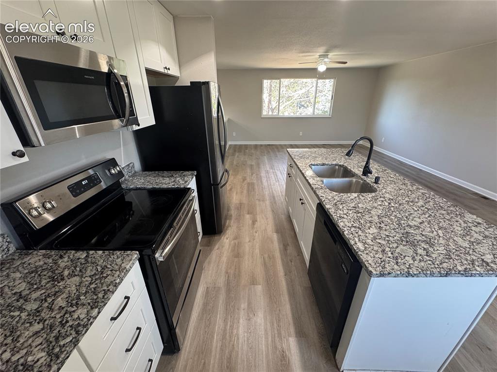 Image 11 of 42: Kitchen