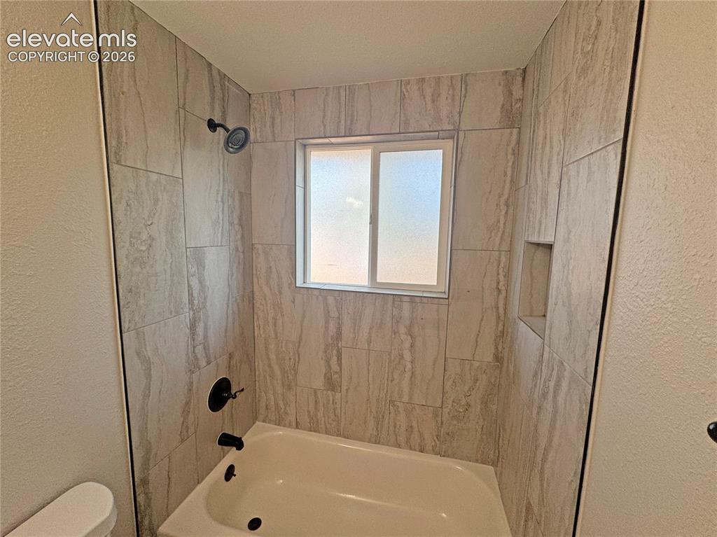 Image 22 of 42: Bathroom