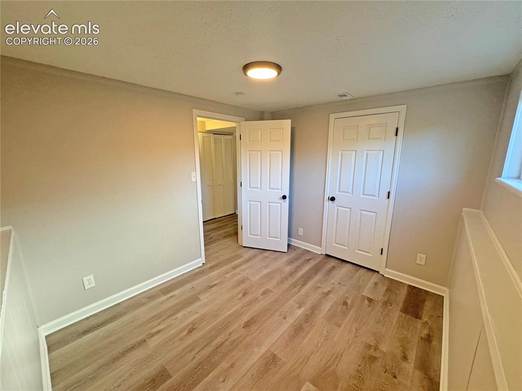 Image 41 of 42: Bedroom