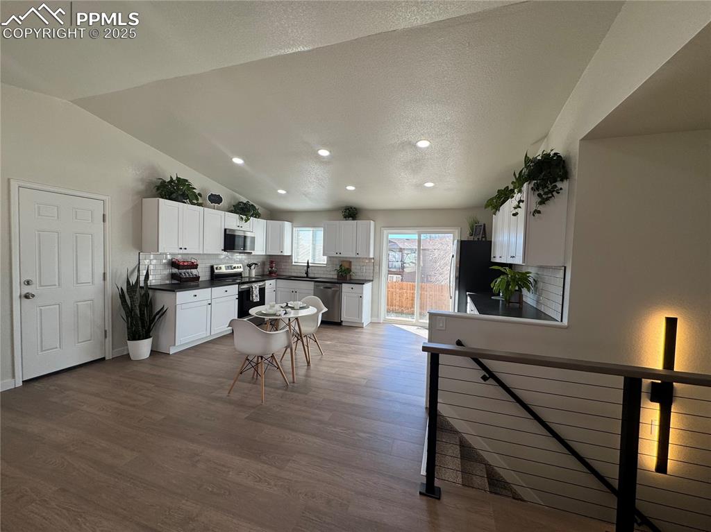 Image 5 of 20: Kitchen