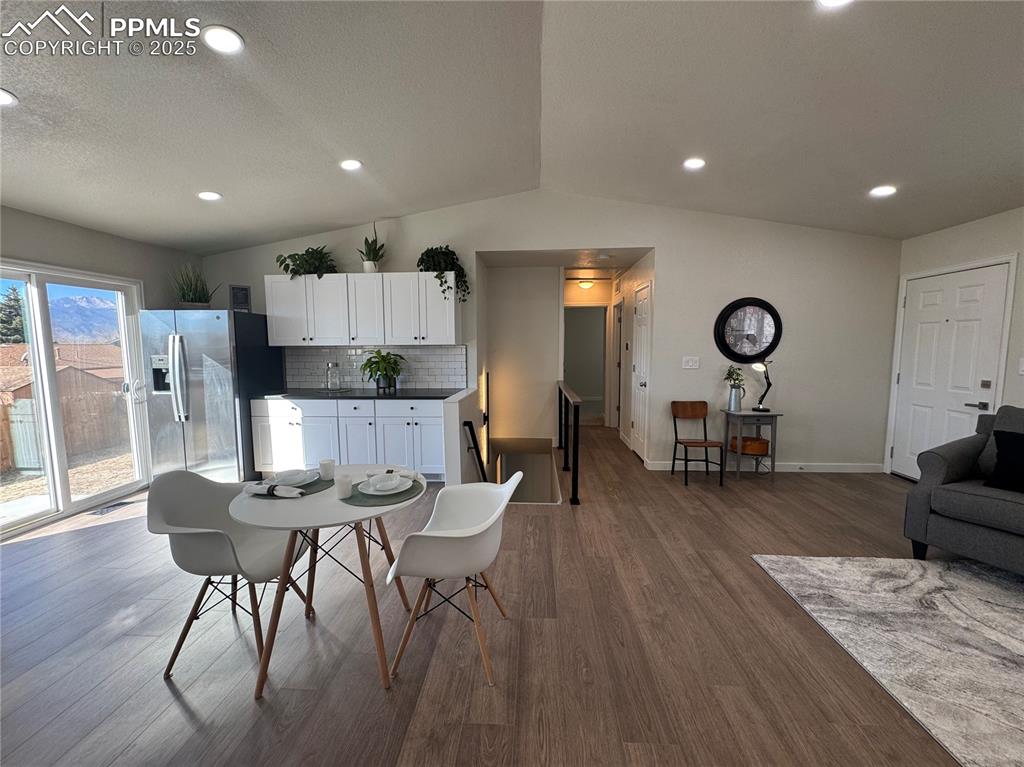 Image 6 of 20: Dining Area