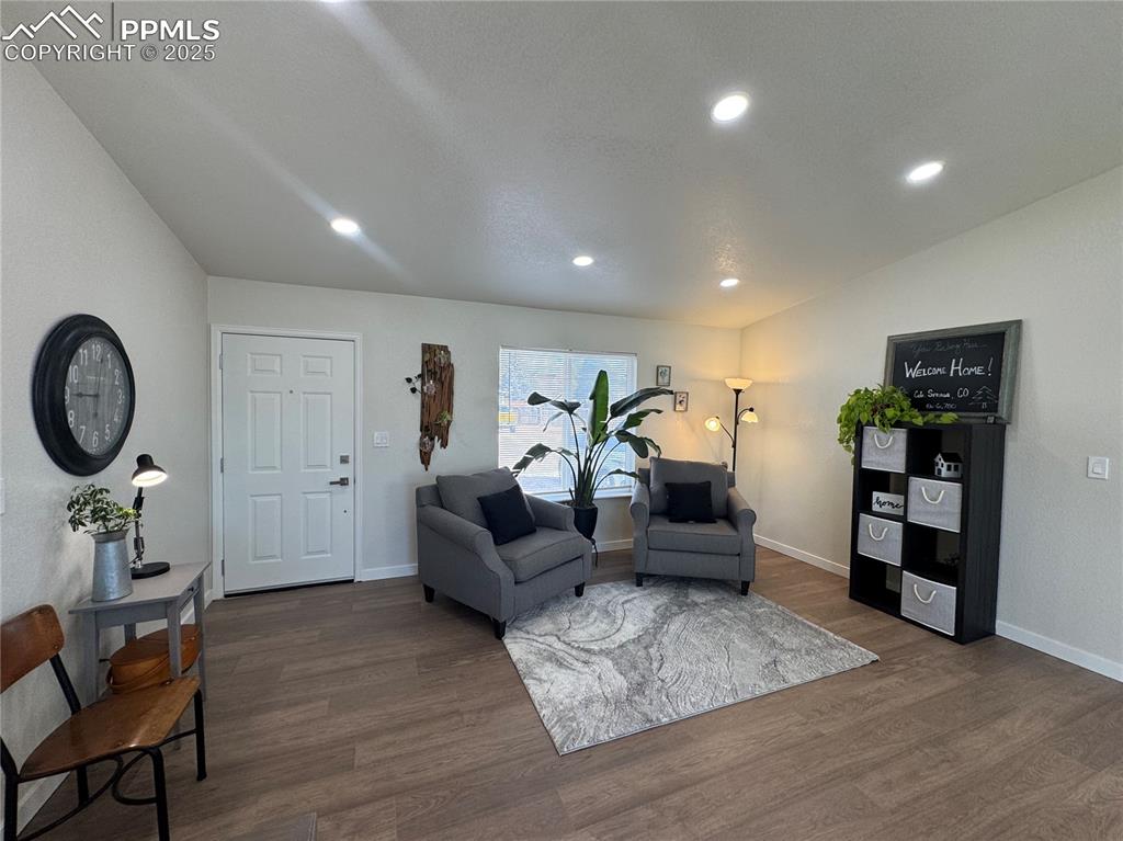 Image 7 of 20: Living Room