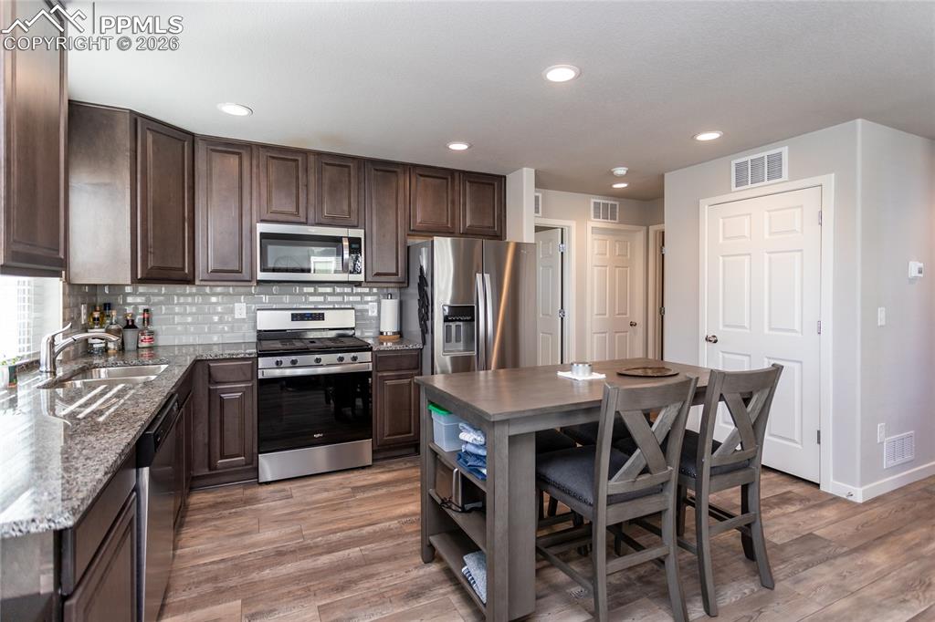 Image 11 of 34: Kitchen