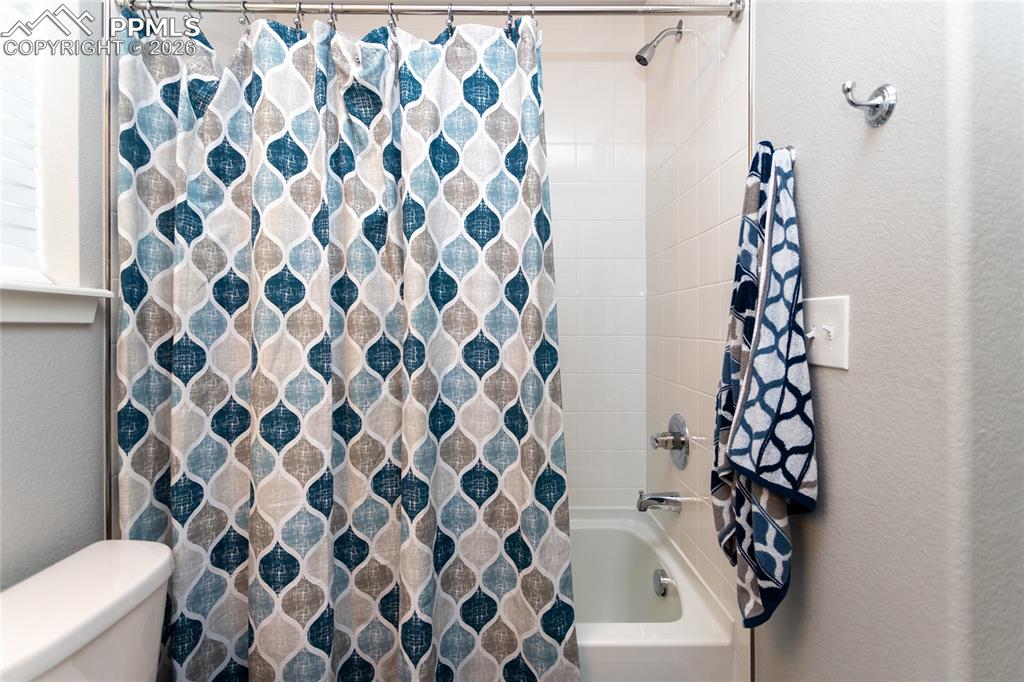 Image 18 of 34: Bathroom