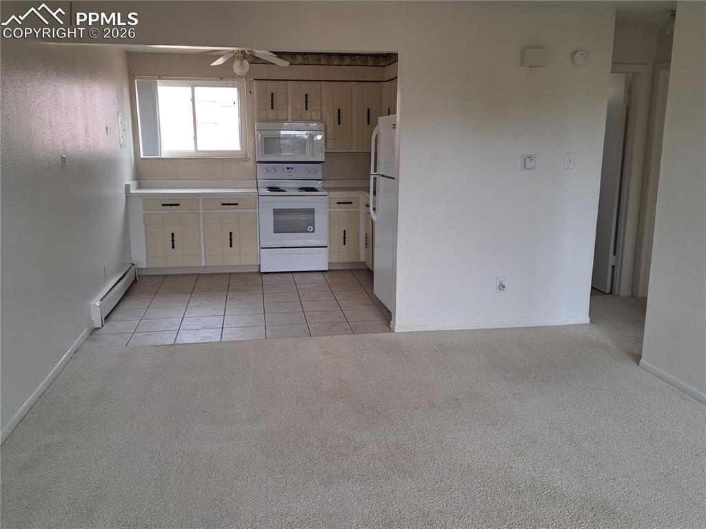 Image 7 of 14: Kitchen