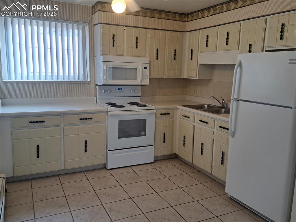 Image 8 of 14: Kitchen