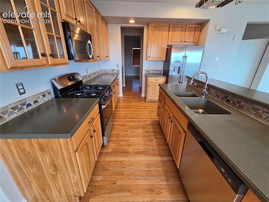 Image 2 of 24: Kitchen