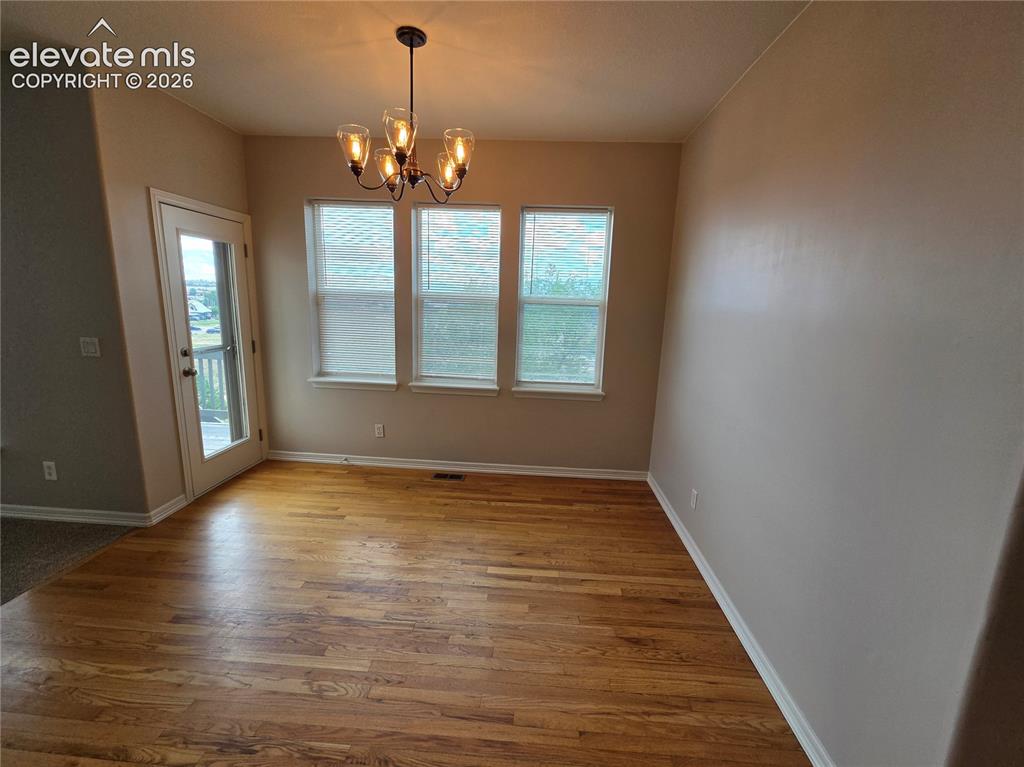 Image 8 of 24: Dining Area