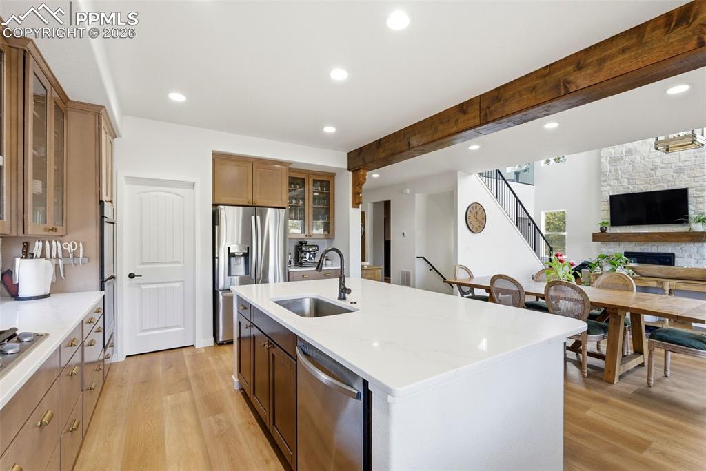 Image 11 of 50: Kitchen