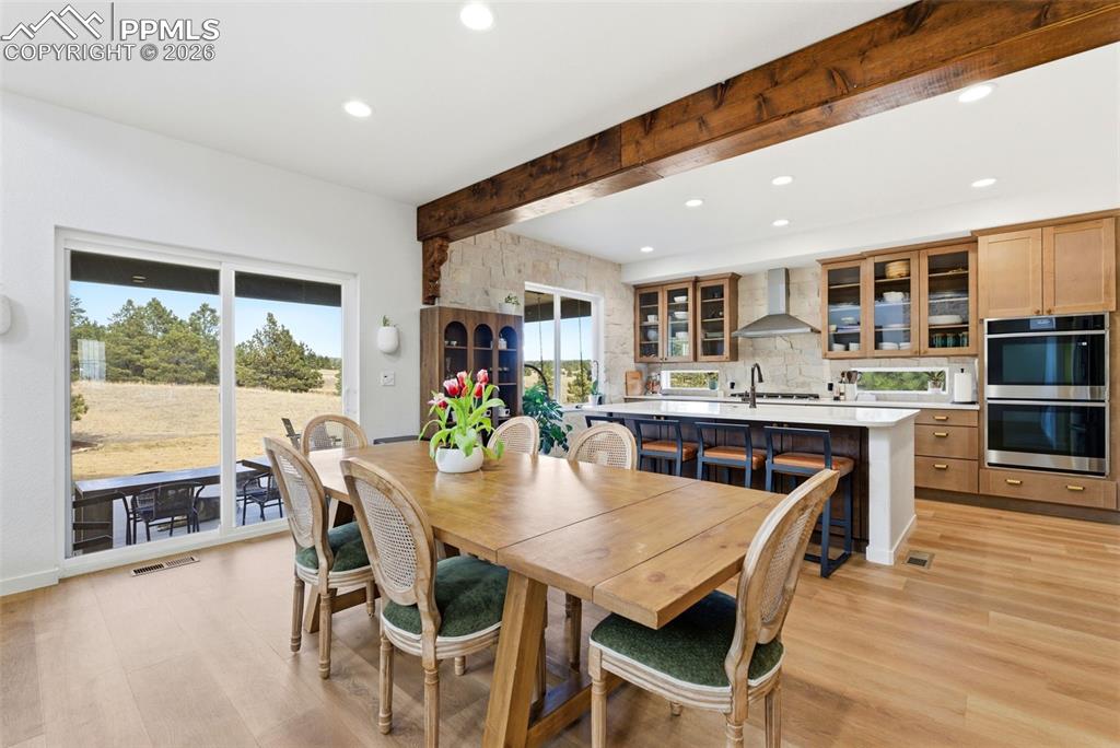 Image 13 of 50: Dining Area