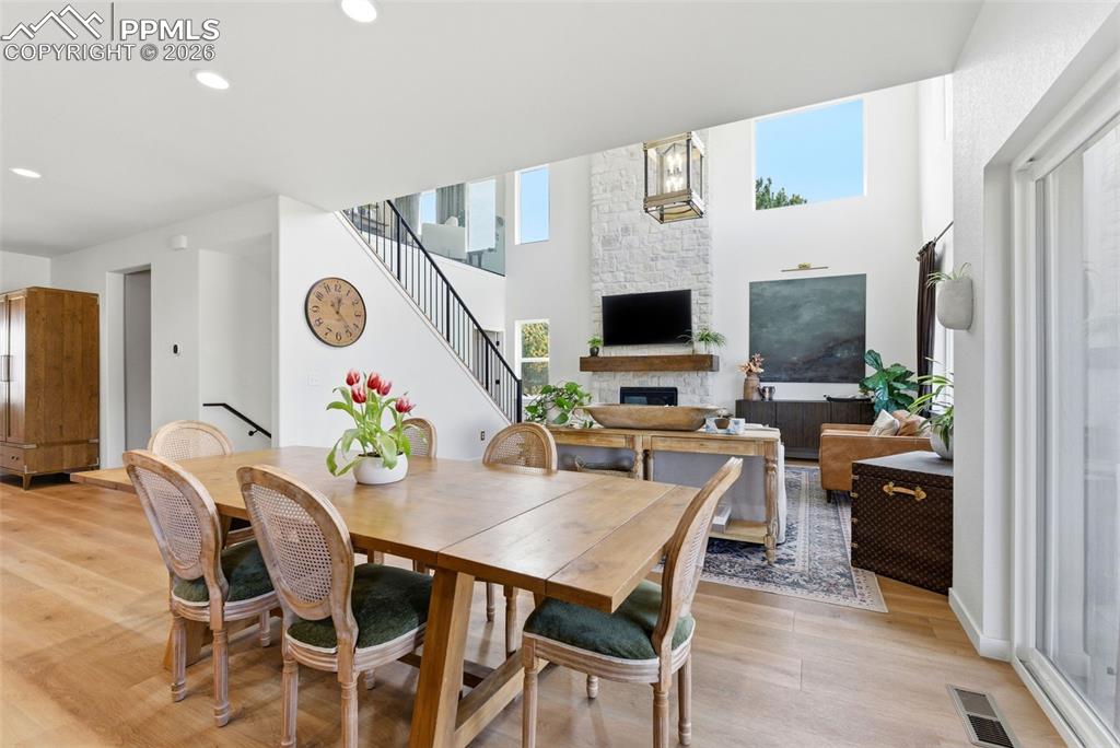 Image 18 of 50: Dining Area