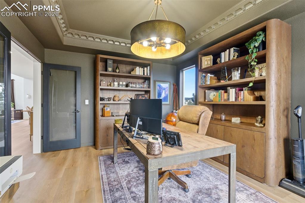 Image 24 of 50: Office