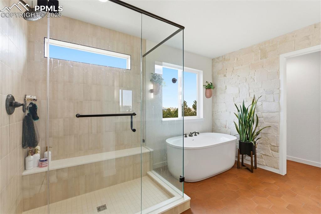 Image 34 of 50: Bathroom