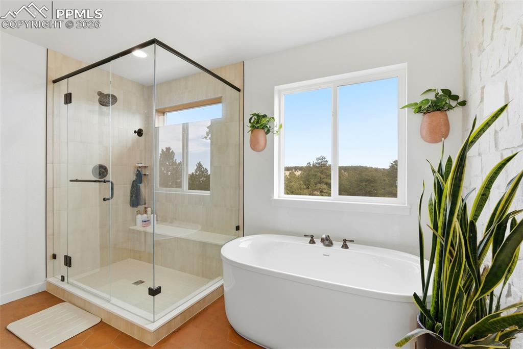 Image 36 of 50: Bathroom