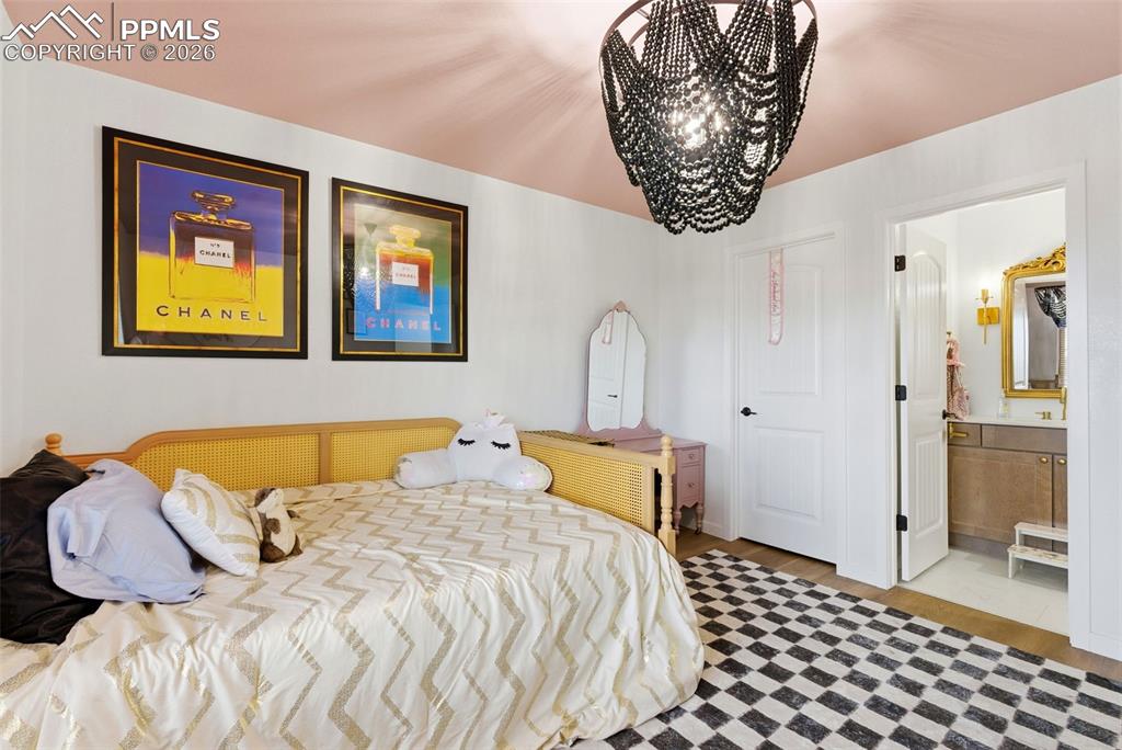 Image 37 of 50: Bedroom