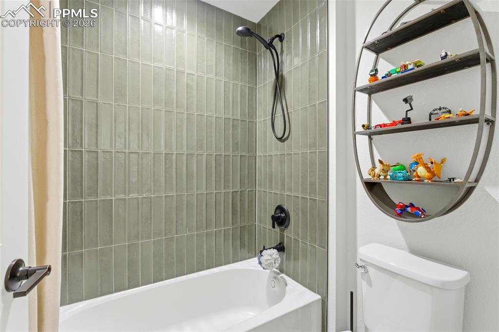 Image 42 of 50: Bathroom