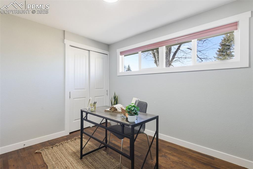 Image 12 of 27: Office