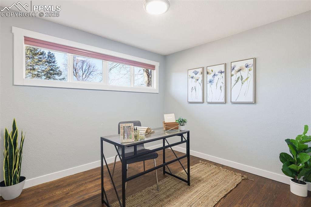 Image 13 of 27: Office