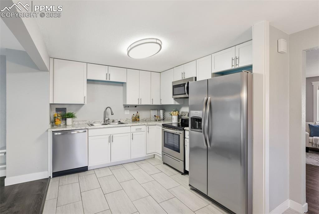 Image 6 of 27: Kitchen